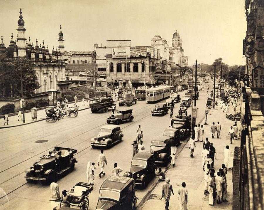 Past Chowringee Square of Calcutta
